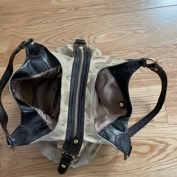 Coach Bag, Leather Handles - Picture 4 of 10